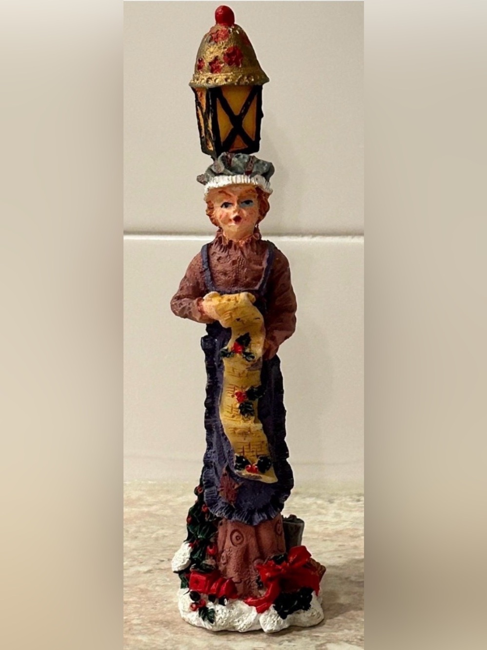 Vintage Windsor Collection Victorian Dickens Caroler.